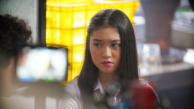 Baru Debut, Ini 6 Potret Anastasia Gabriella Putri Sendy Taroreh ‘Dari Jendela SMP’