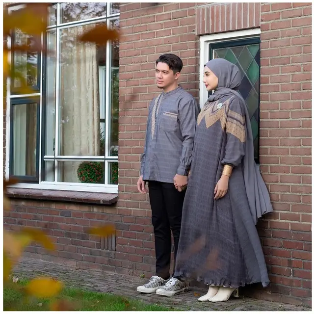 Hamil Anak Kedua, Ini 6 Potret Zaskia Sungkar dan Irwansyah Pakai Baju Couple