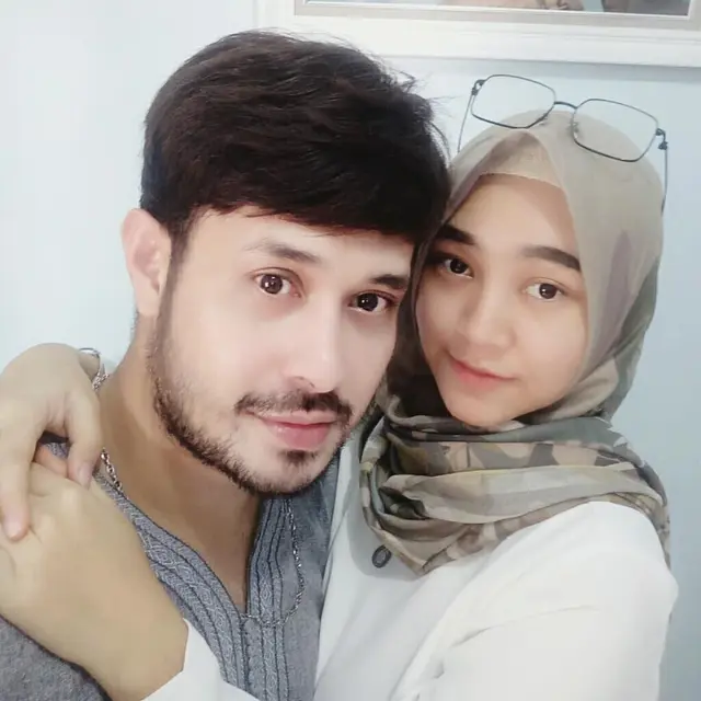 Sering Berperan Sebagai Suami Antagonis, Ini 6 Potret Meidian Maladi dan Sang Istri