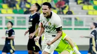 Pemain Persik Kediri, Ezra Walian. (Bola.com/Gatot Sumitro)