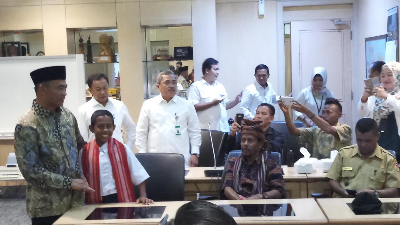 Menteri Pendidikan Muhadjir Effendy menemui Joni Gala (Liputan6.com/Ady Anugrahadi)