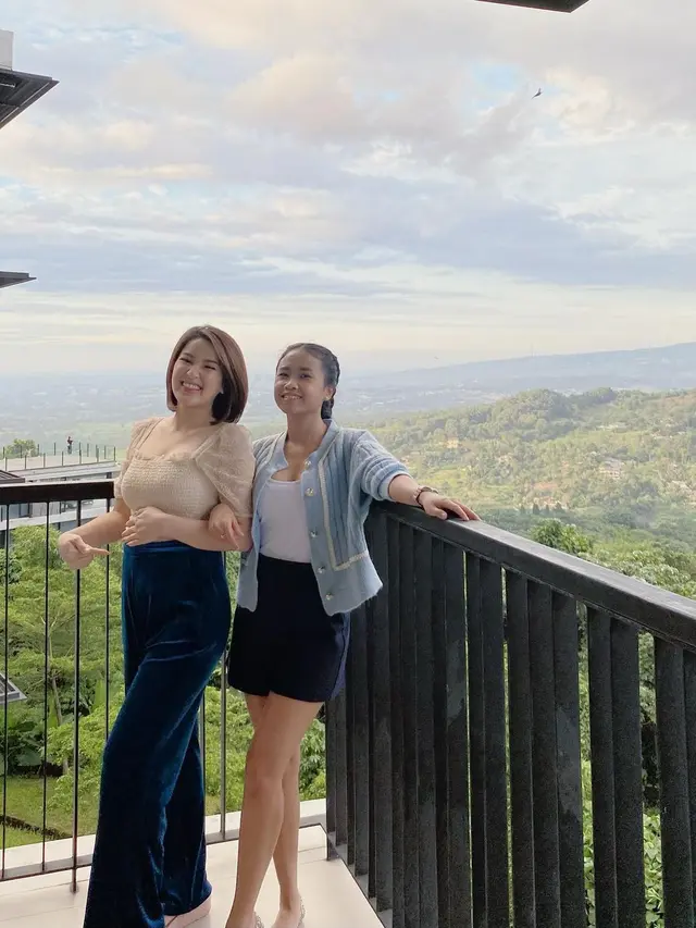 Baby bump Rosiana Dewi yang tengah hamil anak pertama (Foto: Instagram/rsn.dw)