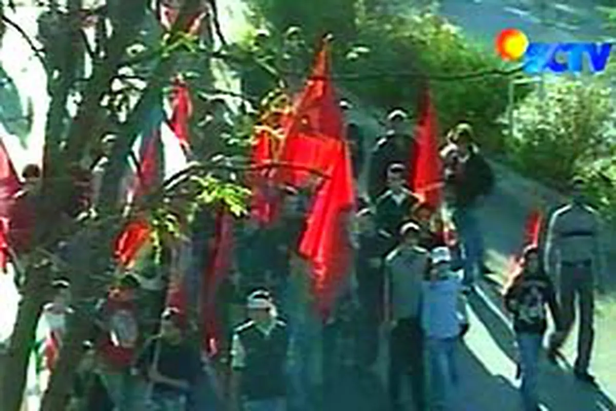 101206alndemo.jpg