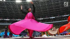 Penampilan penari sufi saat memeriahkan Harlah ke-73 Muslimat NU di SUGBK, Jakarta, Minggu (27/1). Penampilan 999 penari sufi ini mencetak rekor dunia. (Liputan6.com/JohanTallo)