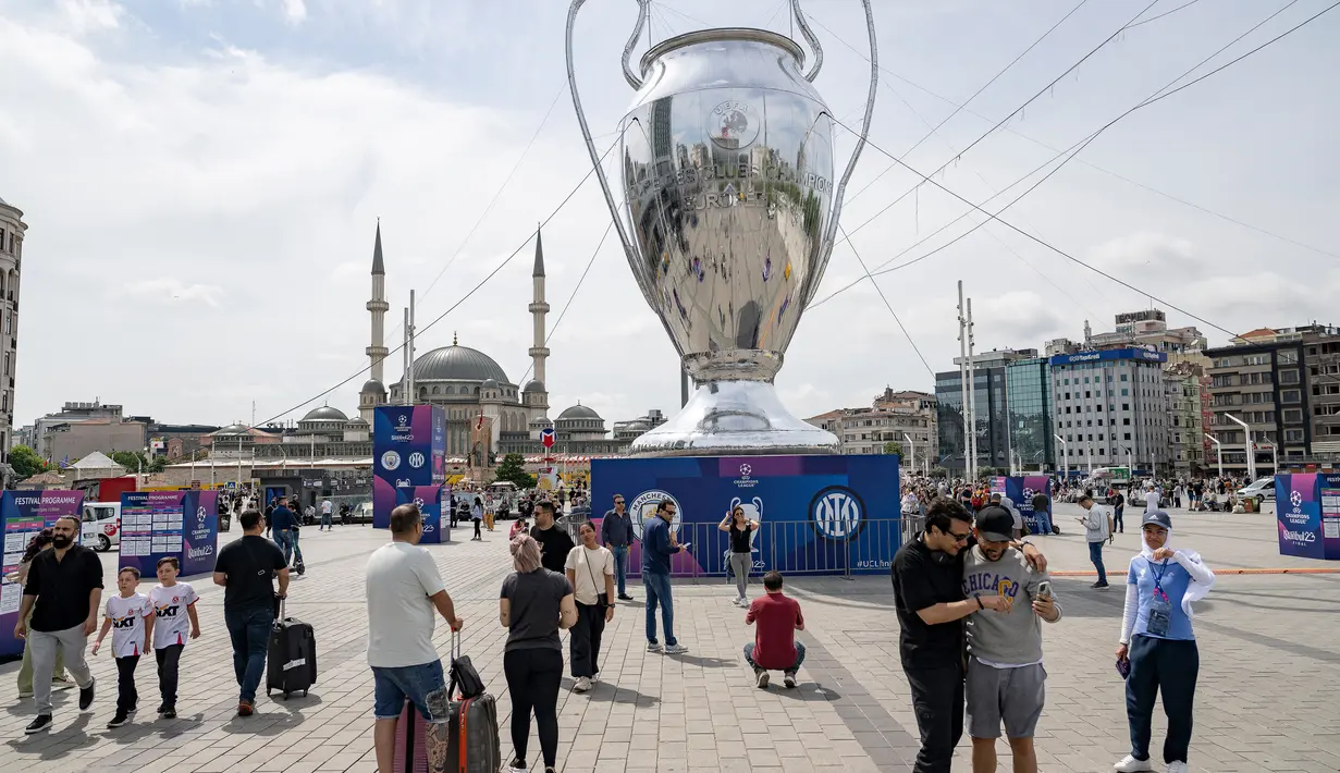 Musim 2022-2023 partai final Liga Champions kembali digelar di Istanbul. (AFP/Yasin Akgul)