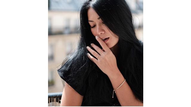 5 Potret Anggung C Sasmi yang Kini Berusia 45 Tahun, Awet Muda