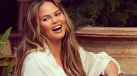 Chrissy Teigen sempat menyebutkan pengalaman mengerikan yang nyaris ia alami. (Instagram/@chrissyteigen)