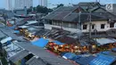 Pemandangan Pasar Kemiri Muka yang berada di kawasan Depok, Jawa Barat, Senin (23/4). Penundaan tersebut, tentu akan memberi waktu kepada DPRD dan Wali Kota untuk melakukan negosiasi dengan pihak yang sedang bersengketa. (Liputan6.com/Immanuel Antonius)