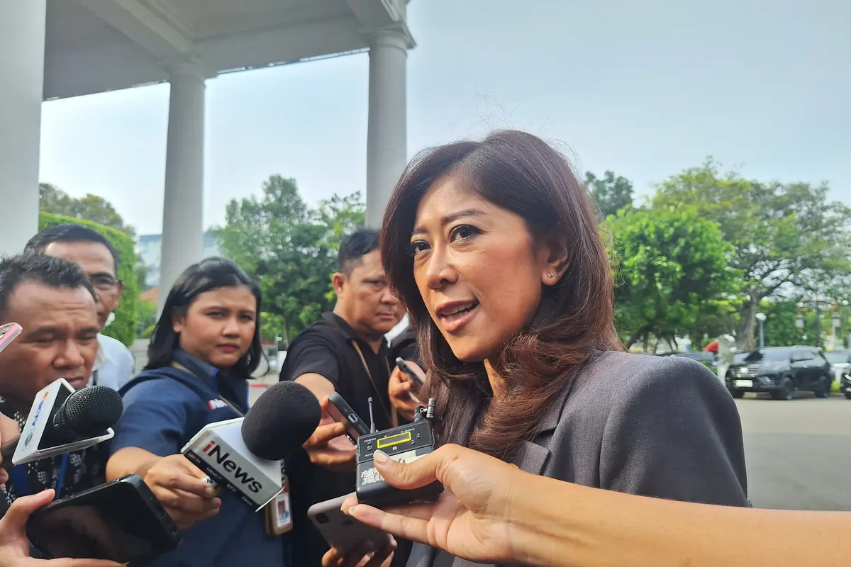 Menteri Komunikasi dan Digital (Menkomdigi) Meutya Hafid di Kompleks Istana Kepresidenan Jakarta, Jumat (1/11/2024) (Liputan6.com/Lizsa Egeham)