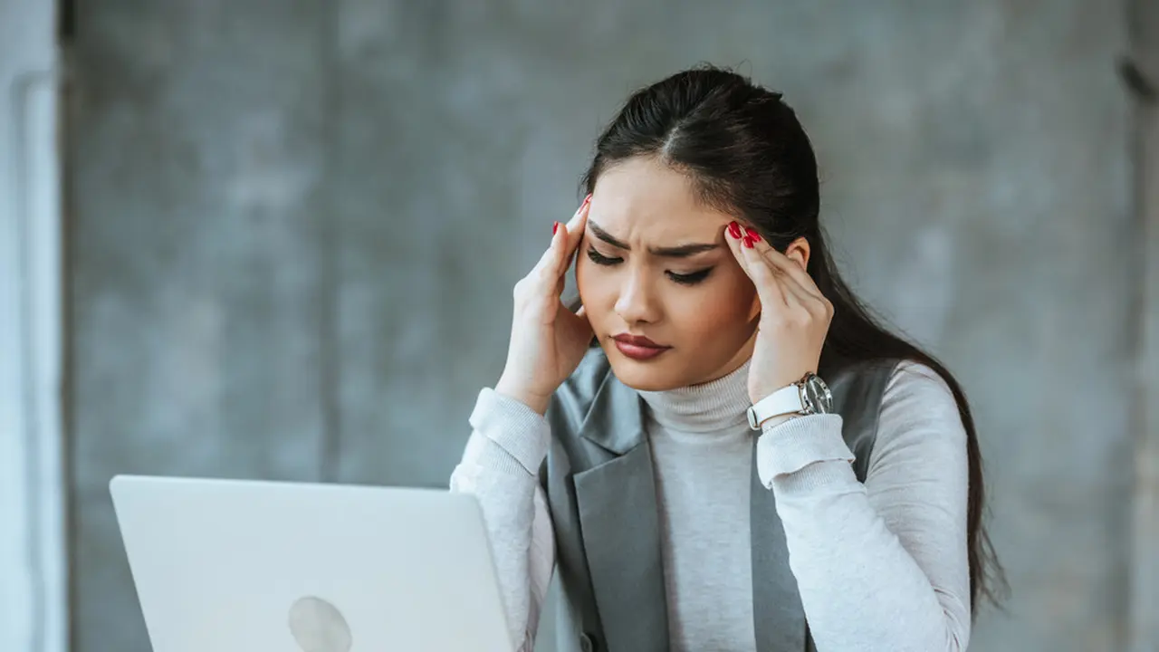 Meeting Panjang Bikin Sakit Kepala Berat dan Nyeri? Ini Tips agar Fokus Tak Terganggu!