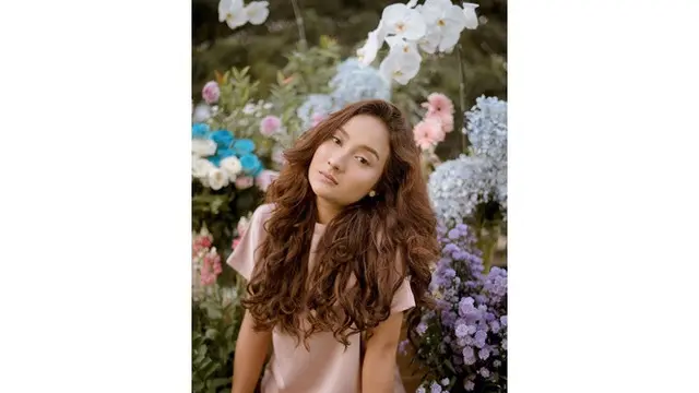 Potret Cantik Naomi Zaskia