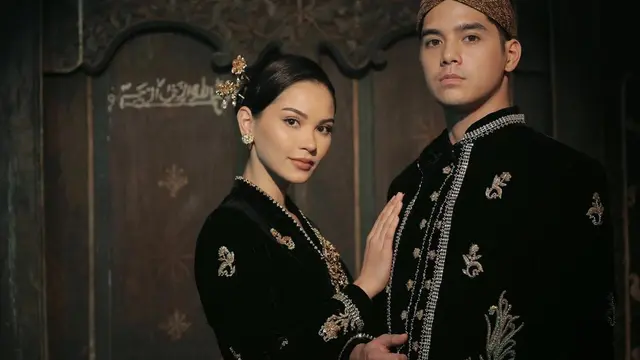 6 Gaya Pemotretan Al Ghazali dan Alyssa Daguise Kenakan Busana Adat Jawa, Serasi bak Prewedding