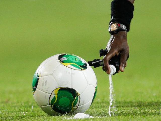 Gambar Wasit Buat Setiker / Sepak Bola Sejarah Teknik Peraturan Ukuran - Gambar Animasi Permainan Tradisional Dan Maknanya