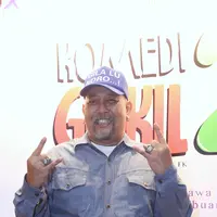Komedian senior Indro Warkop baru saja merayakan ulang tahunnya yang ke-58 tahun, pada 8 Mei 2016. Dihari bahagianya itu,ia kebanjiran ucapan selamat. (Nurwahyunan/Bintang.com)