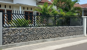 Model Pagar Rumah Semi Terbuka Anti Hewan Liar. Gemini