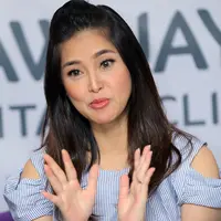 Usai melahirkan anak keduanya, bentuk badan Eva Anindita tidak terlalu berubah. Hal ini pun diungkapkan teman-temannya yang mengunjungi Eva saat di rawat di rumah sakit. (Deki Prayoga/Bintang.com)