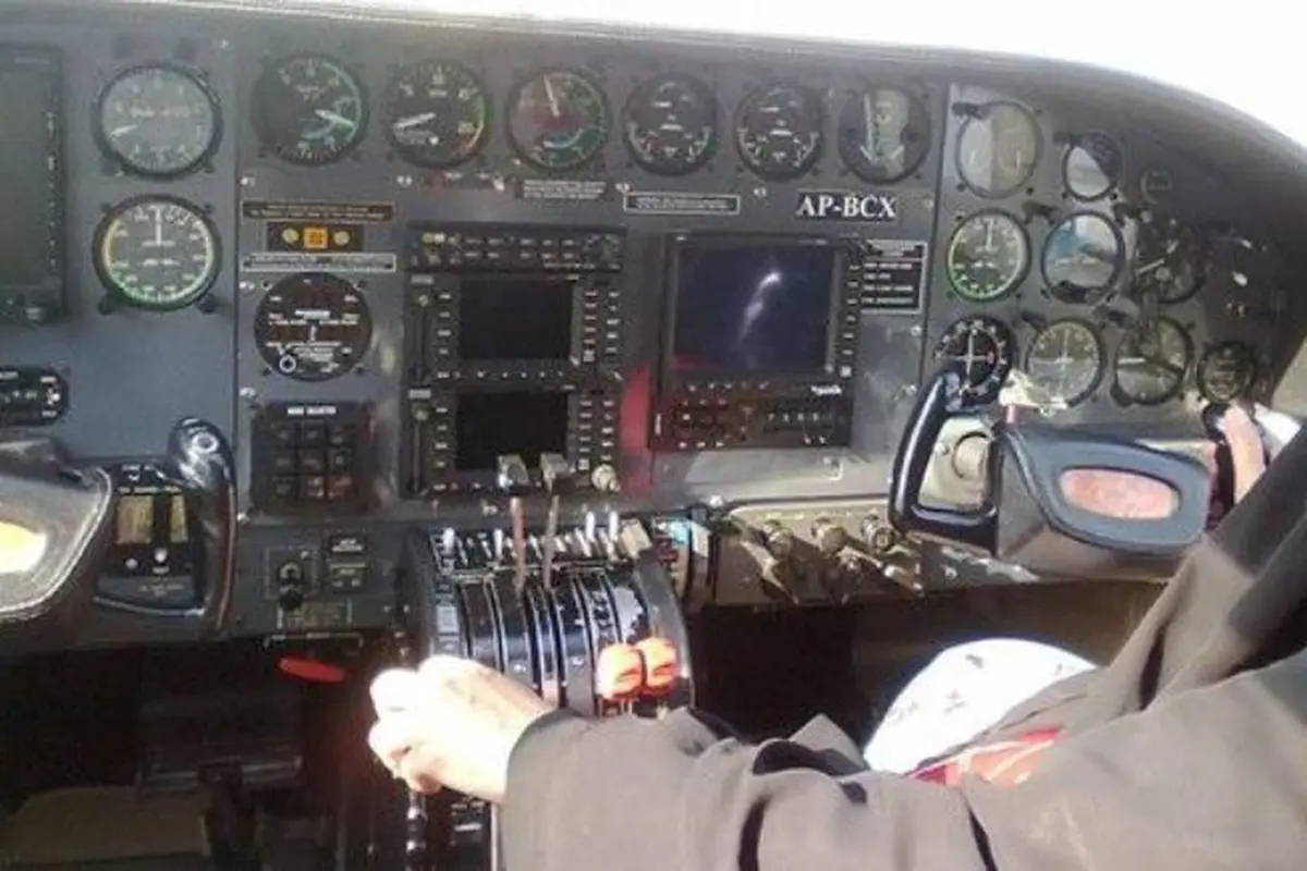 Bungkam Feminis, Wanita Muslim Ini Pilot Bercadar Pertama Dunia