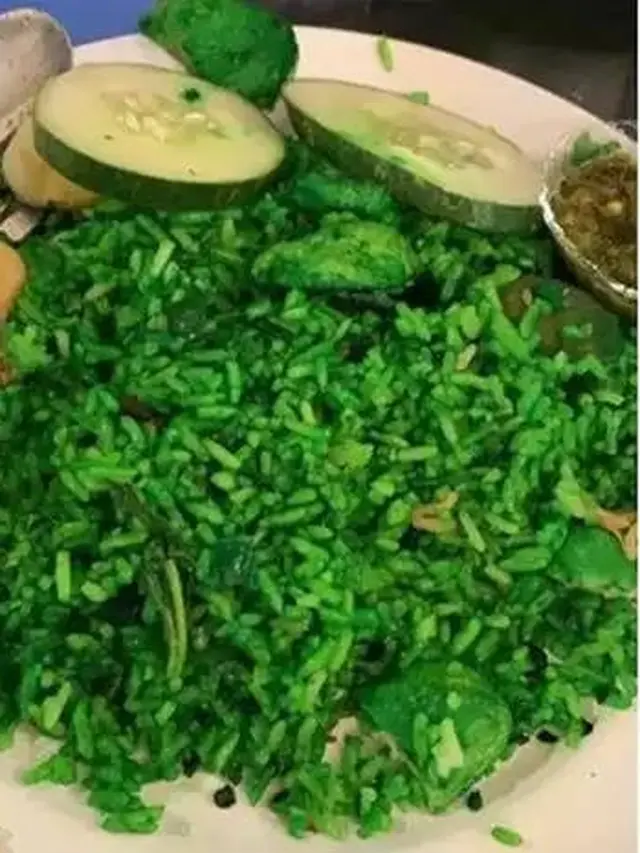 10 Potret Nyeleneh Orang Bikin Nasi Goreng, Ada Kuahnya