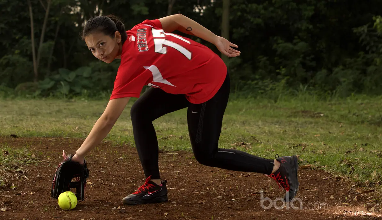 Pada PON 2008  bersama tim DKI Jakarta, Cresida Mariska  meraih Juara pertam dan merebut medali Emas Medali di Kalimantan Timur. (Bola.com/Nicklas Hanoatubun)