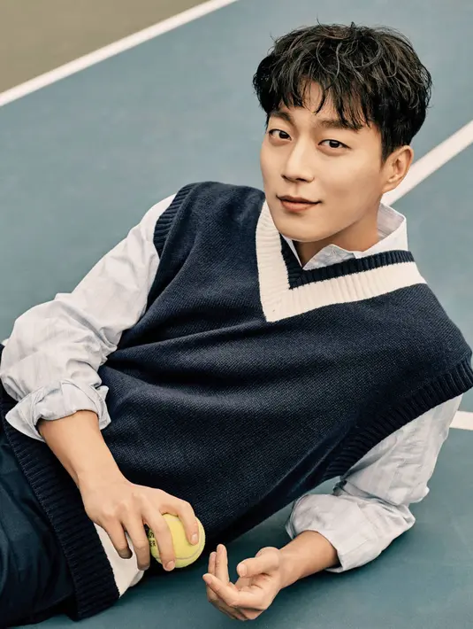 JYP Entertainment tampaknya sering melewatkan penyanyi. Salah satunya adalah Doojoon Highlight, cowok ganteng itu ikut reality show Hot Blooded Men tapi tersingkir. (Foto: koreaboo.com)
