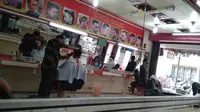 Toko barber di bilangan Peunayong, Kota Madya Banda Aceh (Liputan6.com/Rino Abonita)