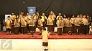 Para murid berkebutuhan khusus saat menampilkan pertunjukan musik di SLB A Pembina, Jakarta, Rabu (2/12). Acara tersebut diadakan dalam rangka perayaan Hari Internasional Orang dengan Disabilitas. (Liputan6.com/Immanuel Antonius)