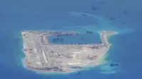 Cina melakukan reklamasi di pulau karang Fiery Cross di Laut Cina Selatan. (BBC)