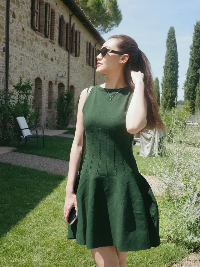 Penampilannya Dipuji Berkelas, 6 Gaya Aaliyah Massaid Kenakan Busana Ratusan Ribu saat Honeymoon di Eropa