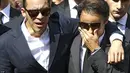 Pebalap F1, Pastor Maldonado (kiri) dan Felipe Massa terlihat emosional. (AP Photo)