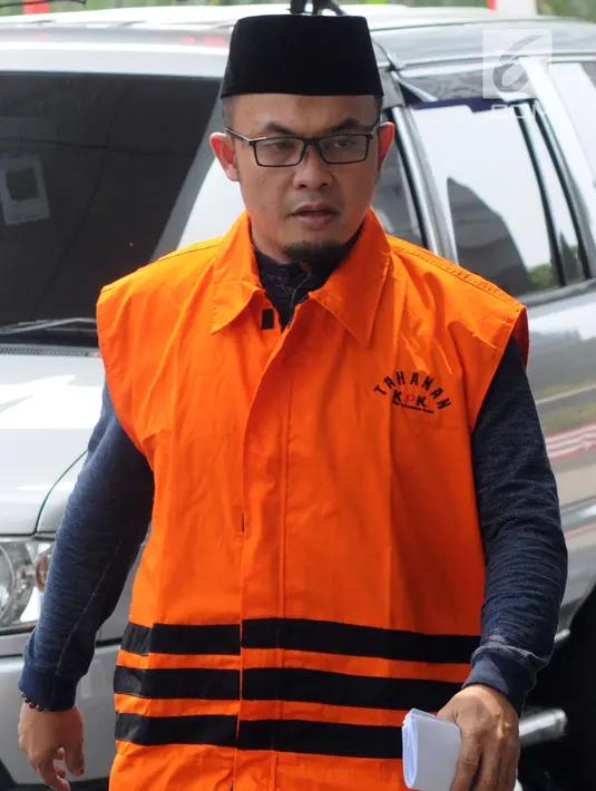 Ketua Fraksi PAN di DPRD Lampung Agus Bhakti Nugroho saat tiba di gedung KPK, Jakarta, Jumat (10/08). Agus Bhakti Nugroho menjalani pemeriksaan perdana oleh KPK. (Merdeka.com/Dwi Narwoko)
