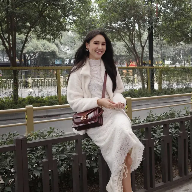 Tengok Gaya Chic dan Memukau Yasmin Napper, Paula Verhoeven, Saskia Chadwick, dan Jennifer Bachdim dengan Koleksi Tas Coach Terbaru (Foto dok : Coach/Kanmo Grouo).