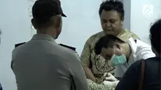 Seorang polisi dibacok orang tak dikenal yang langsung kabur ke hutan setelah melakukan aksinya.