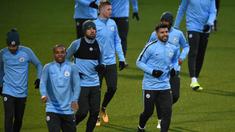 Para pemain Manchester City melakukan pemanasan sebelum laga Liga Champions di City Football Academy, Manchester, (20/11/2017). City akan melawan Feyenord ada grup F. (AFP/Oli Scarff)