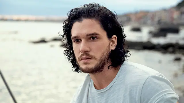 [Bintang] Kit Harington