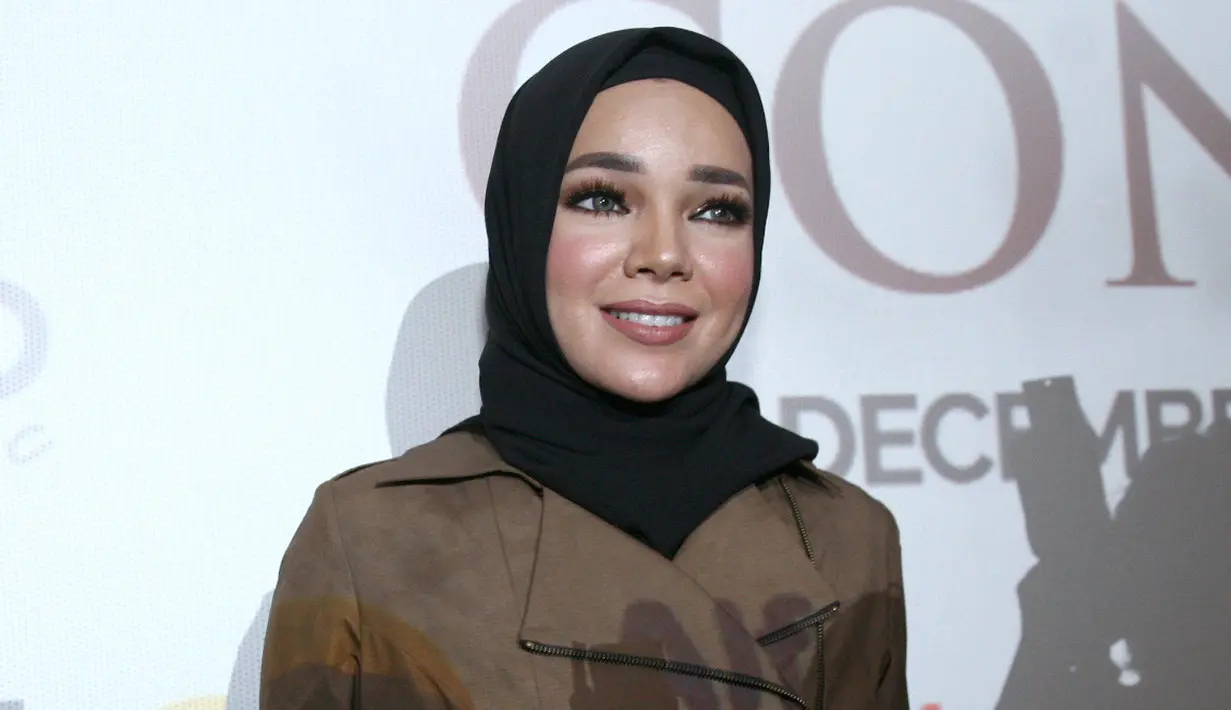 "Semoga ini jadi pertanda baik untuk filmnya karena semua musisi di sini berkerja sama dengan sangat baik. Acara ini menimbulkan optimisme untuk filmnya," tandas Dewi Sandra. (Nurwahyunan/Bintang.com)