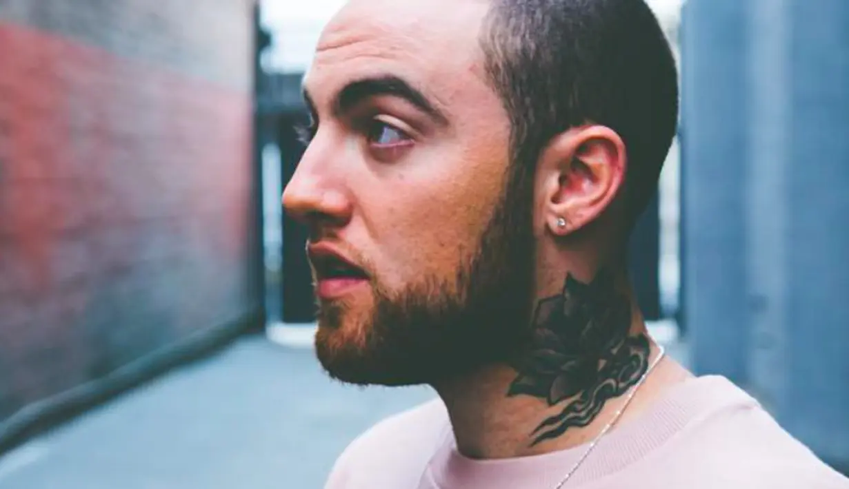 "Mereka baru pacaran beberapa minggu dan Mac tak bisa melihat Ariana dan Pete berdua," ujar sumber. (instagram/macmillerig)