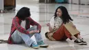 Sementara untuk komposisi dan arahan musik dari Nathania Karina serta lvan Tangkulung sebagai penata musik. Tampak dalam foto, pelakon musikal Perahu Kertas berakting pada sesi latihan di Ciputra Artpreneur, Jakarta, Kamis (15/1/2026). (KapanLagi.com/Budy Santoso)
