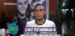 Indriyanto Nugroho melakukan beberapa persiapan untuk pertandingan futsal di acara Samsung Galaxy Bintang Bola Anniversary.