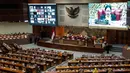 Ketua DPR RI Puan Maharani terlihat pada layar besar saat memimpin Rapat Paripurna Pembukaan Masa Persidangan V Tahun Sidang 2022-2023 di Gedung DPR RI, Jakarta, Selasa (16/5/2023). (Liputan6.com/Faizal Fanani)