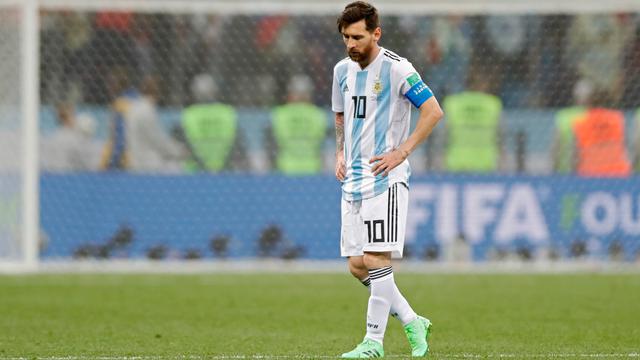 Lionel Messi Tertunduk Lesu