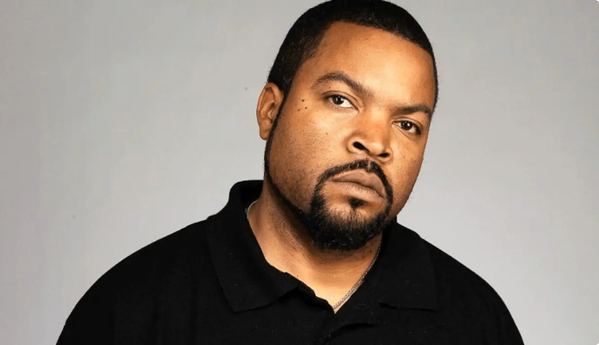 Ice Cube berpindah menjadi Islam pada tahun 1990an. (How to Rap Books)