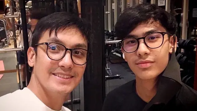 Disangka kembarannya, ternyata Adhna Khayru Akyela Hardikusumo adalah anak Gunawan