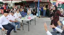 Ridwan Kamil juga berdialog singkat dengan warga yang mendiami pemukiman di Kampung Luar Batang, Jakarta. (Liputan6.com/Herman Zakharia)
