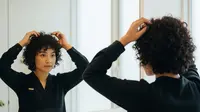 15 Model Rambut Pendek Curly Wanita 2025, Stylish, Edgy dan Memukau