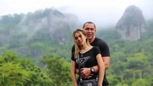 Bang Tigor dan Aisyah (Fimela.com/ Adrian Utama Putra)