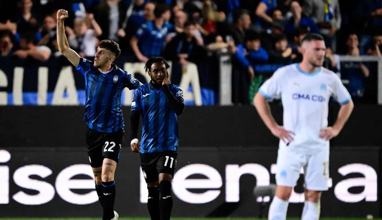 Pada menit ke-90+4, tendangan keras El Bilal Toure menutup pintu gawang Atalanta ke gawang Marseille.  (Marco BERTORELLO/AFP)