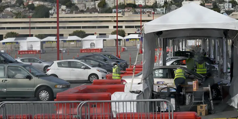 Vaksinasi Covid-19 Drive Thru di San Francisco