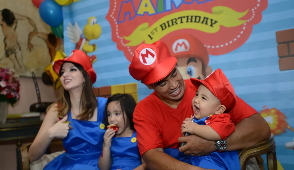 Ibu dari dua anak ini pun mengatakan tidak ada kado untuk Naka, karena saat ini anaknya itu baru berusia satu tahun. Menurutnya cukup doa yang bisa dia berikan untuk anak ke-2 nya itu. (Nurwahyunan/Bintang.com)