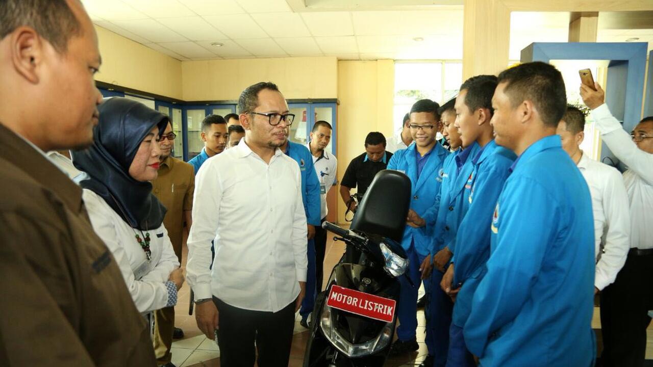 Menaker Hanif Jamin Kualitas Lulusan BLK Setara Lulusan D3