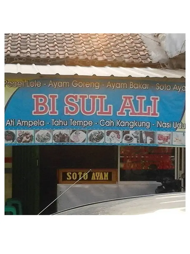 6 Spanduk Penjual Ayam Bakar Ini Nyeleneh Banget, Bikin Ngakak
